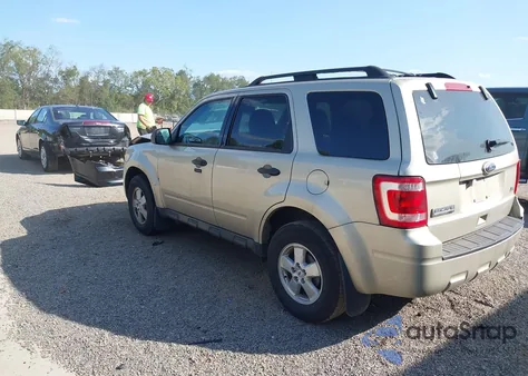 2010 Ford Escape Xlt from USA, damaged, VIN 1FMCU0DGXAKA11372